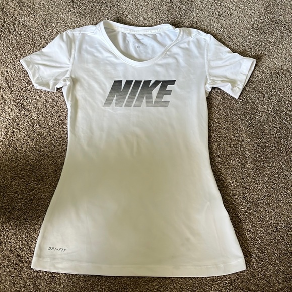 Nike athletic training shirt. Size S. - Picture 1 of 4
